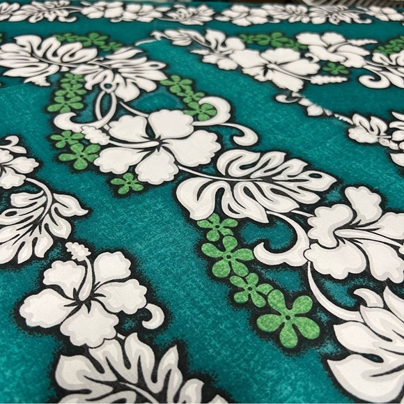 Hawaiian Fabric Sewing Quilting 43” x 1.94 Yards Tropical Hibiscus Florals - Picture 6 of 6